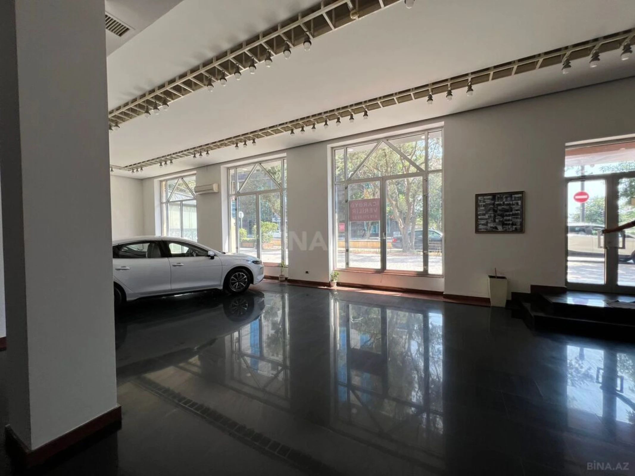 Kirayə verilir obyekt 300 m²