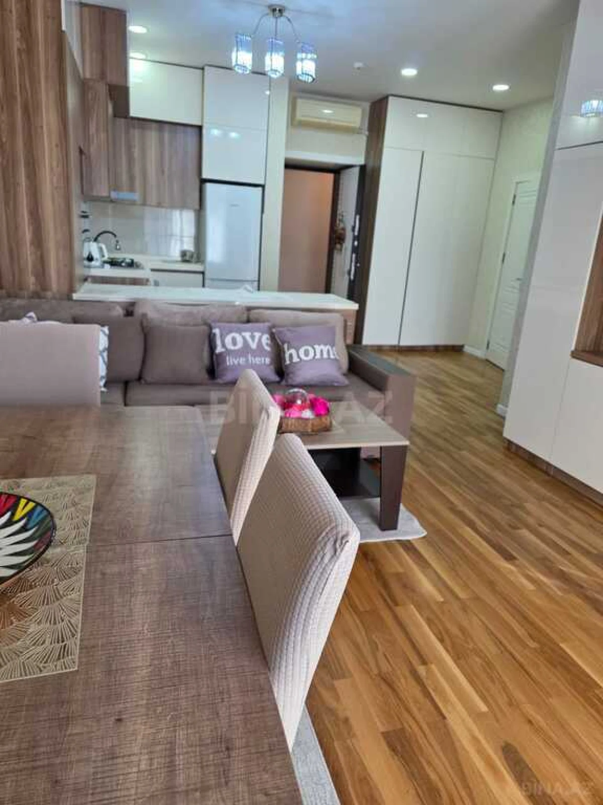 Kirayə verilir 2 otaqlı mənzil 66 m²