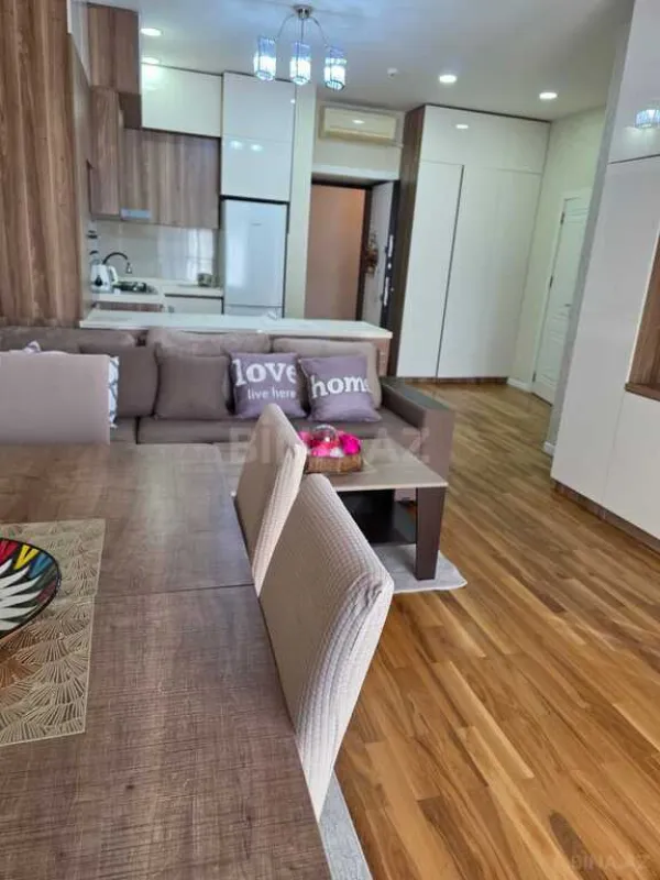 Kirayə verilir 2 otaqlı mənzil 66 m²