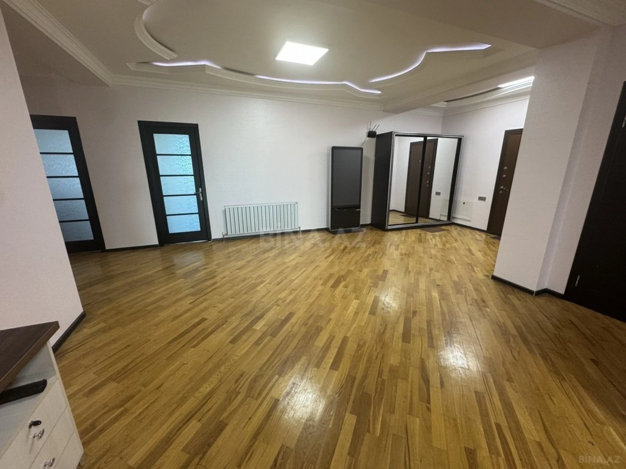 Kirayə verilir 4 otaqlı ofis 250 m²