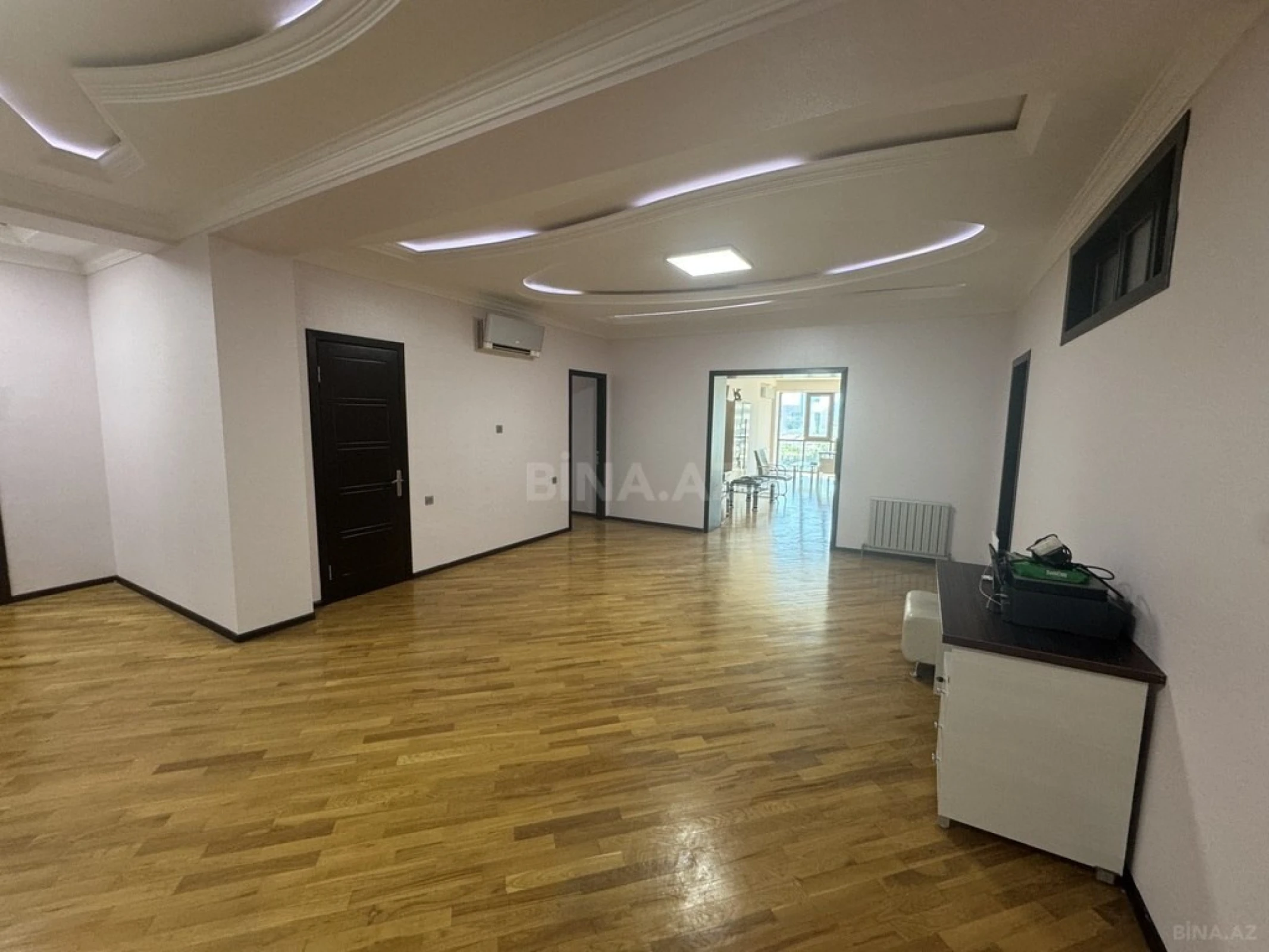 Kirayə verilir 4 otaqlı ofis 250 m²