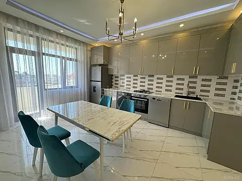 Satılır 3 otaqlı mənzil 134 m²