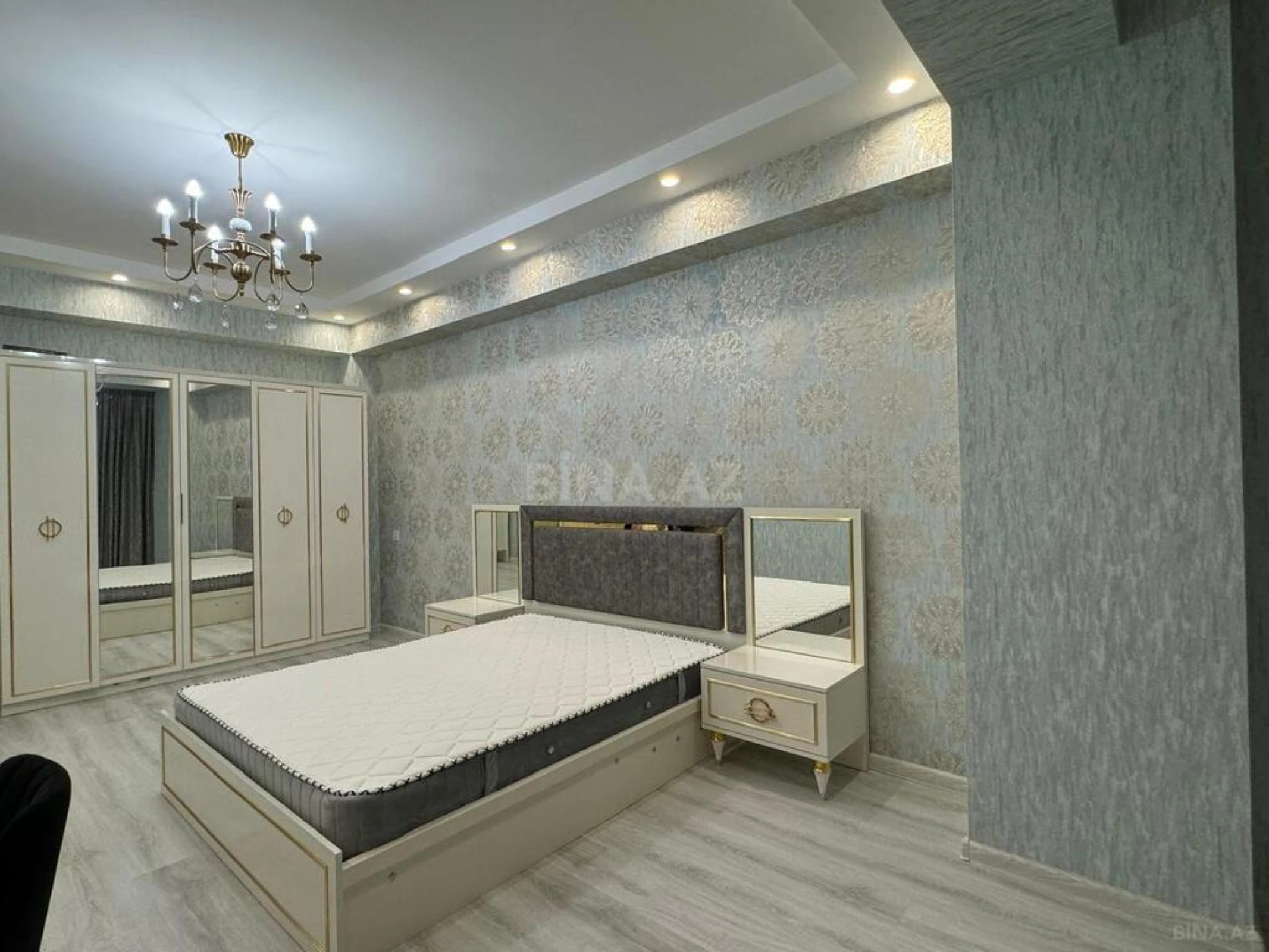 Satılır 3 otaqlı mənzil 134 m²