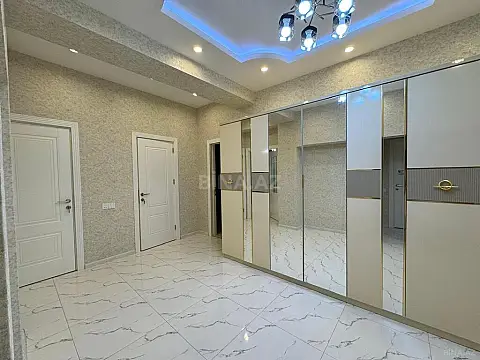 Satılır 3 otaqlı mənzil 134 m²