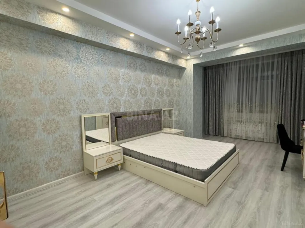 Satılır 3 otaqlı mənzil 134 m²