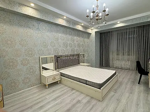 Satılır 3 otaqlı mənzil 134 m²