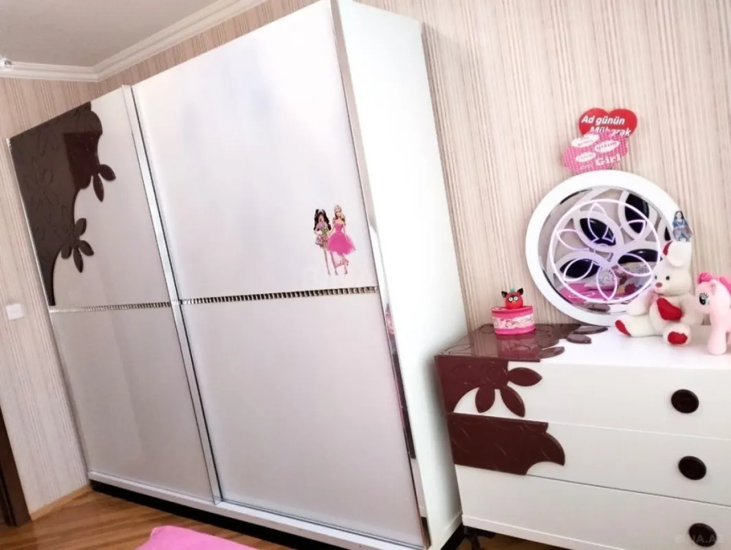 Satılır 5 otaqlı mənzil 125 m²