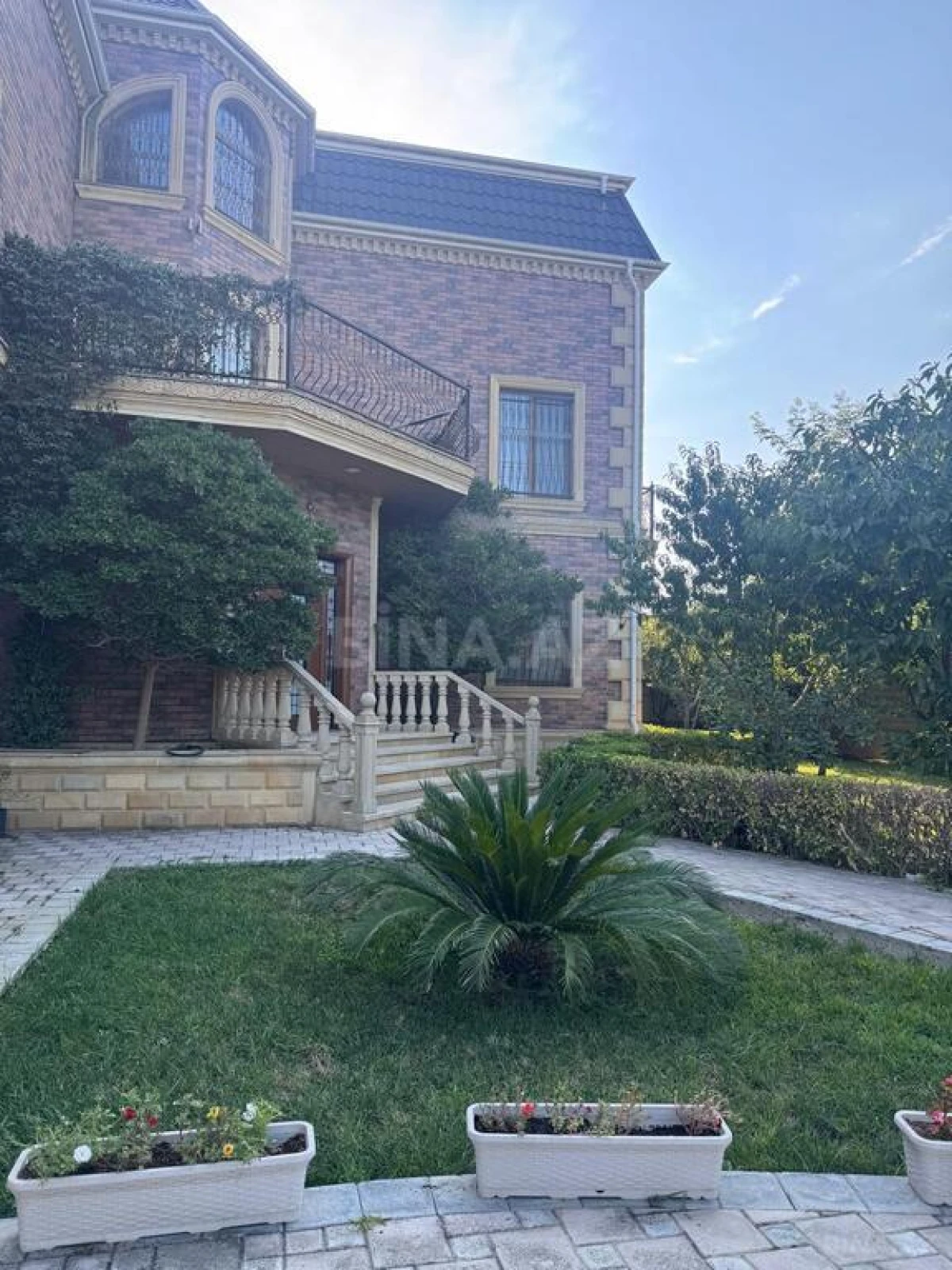 Satılır 6 otaqlı həyət evi 400 m²