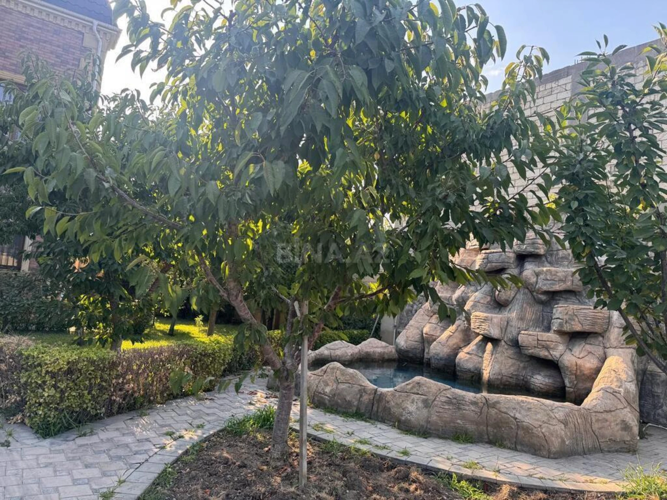 Satılır 6 otaqlı həyət evi 400 m²