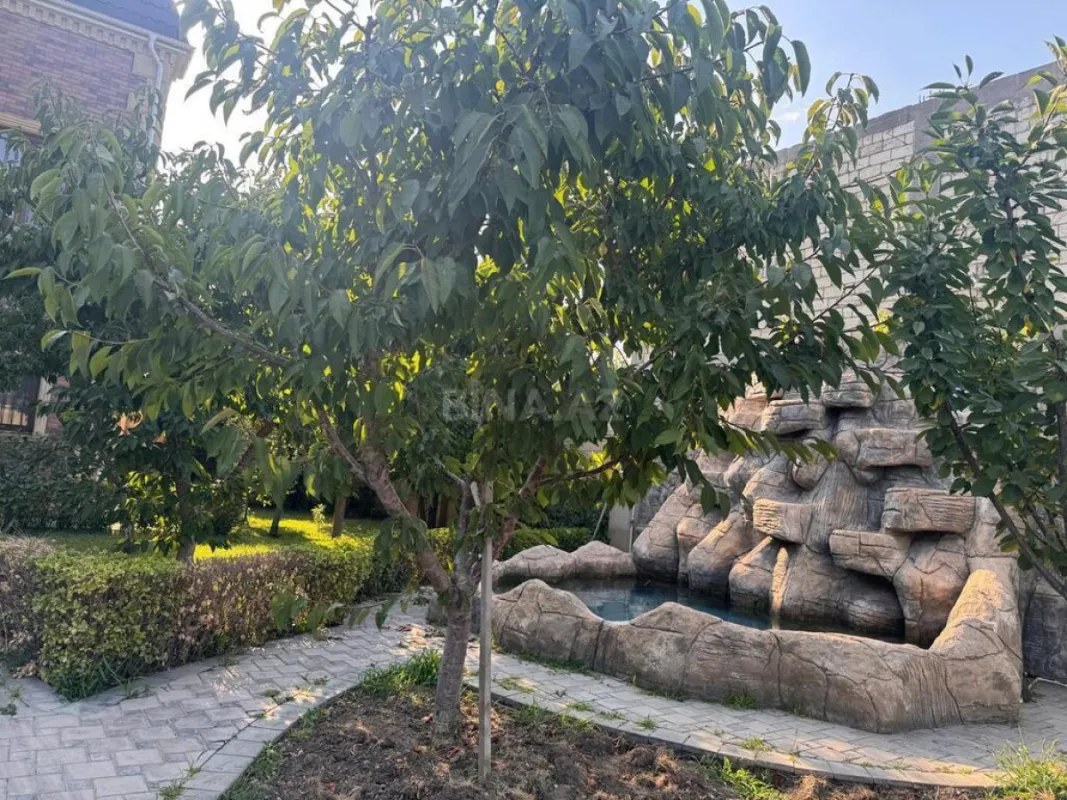 Satılır 6 otaqlı həyət evi 400 m²