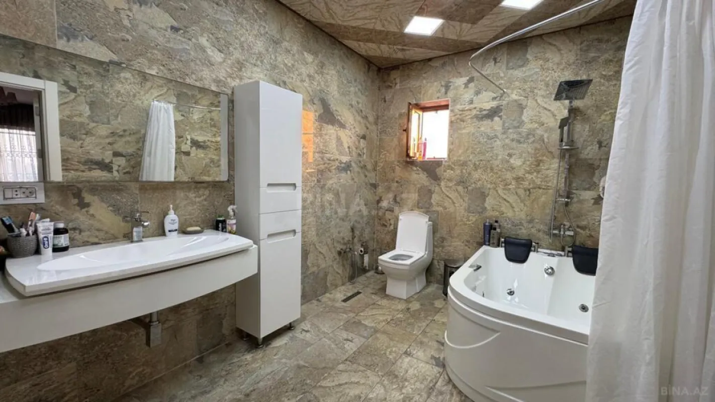 Satılır 6 otaqlı həyət evi 400 m²