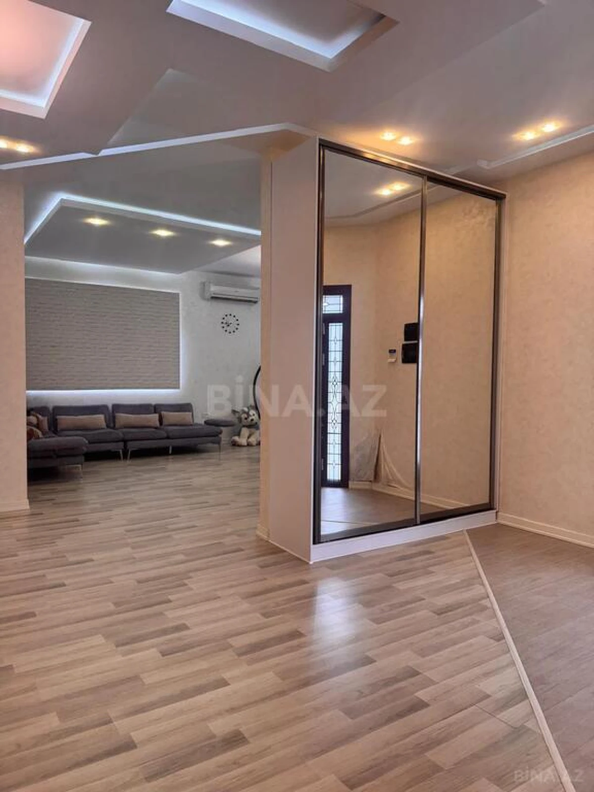Satılır 6 otaqlı həyət evi 400 m²