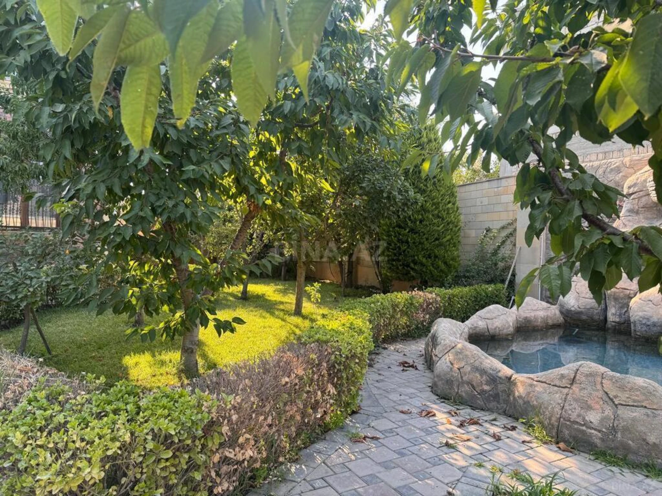 Satılır 6 otaqlı həyət evi 400 m²