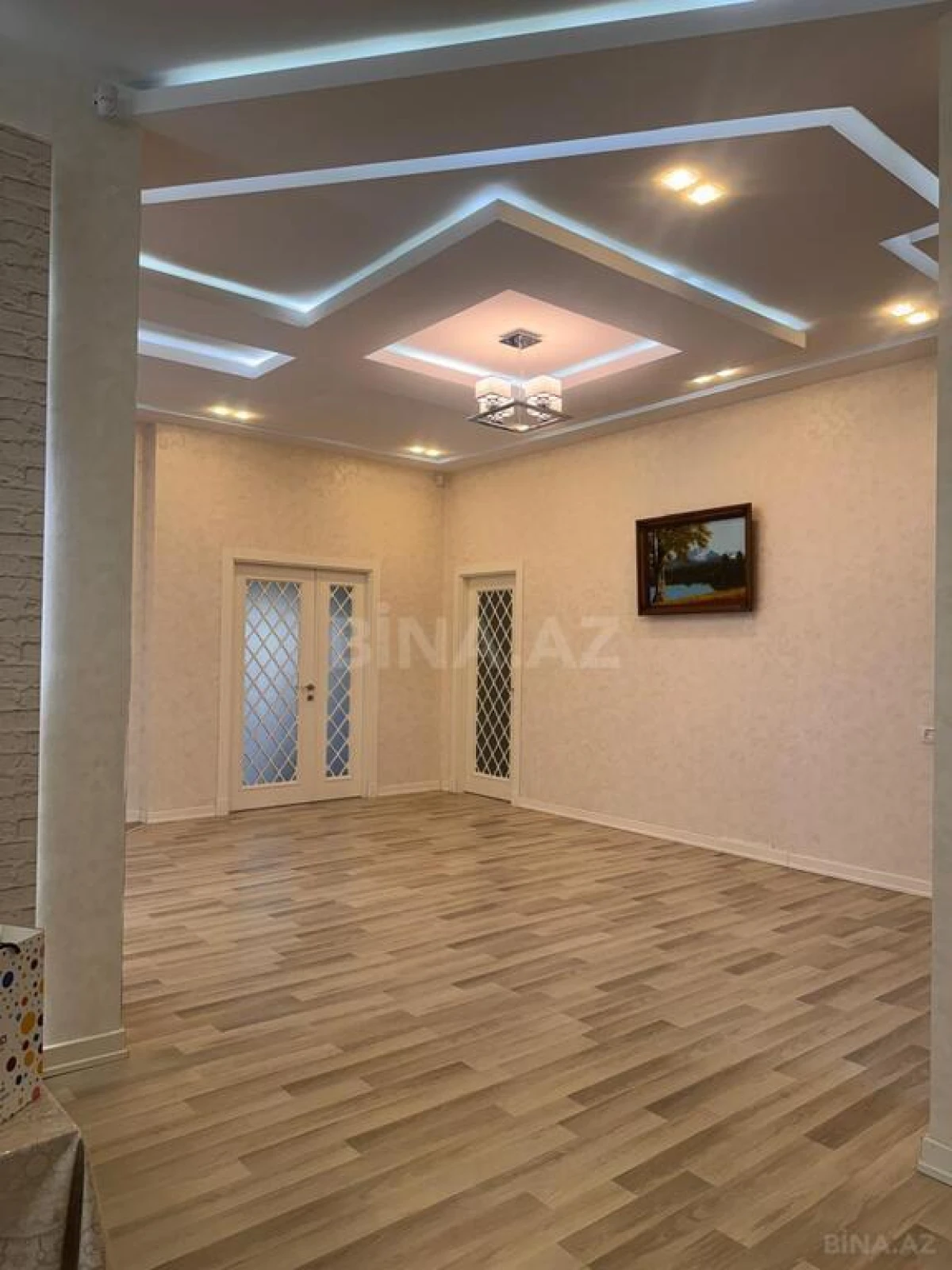 Satılır 6 otaqlı həyət evi 400 m²