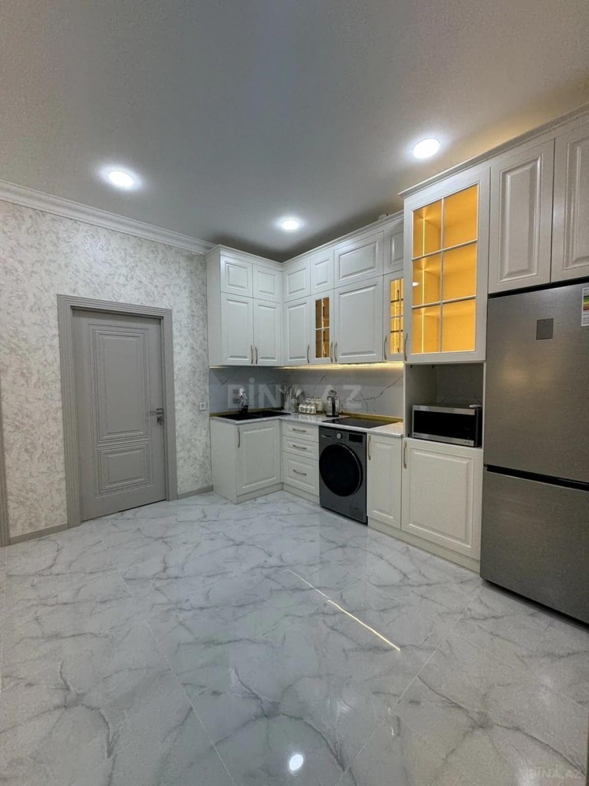 Kirayə verilir 2 otaqlı mənzil 65 m²