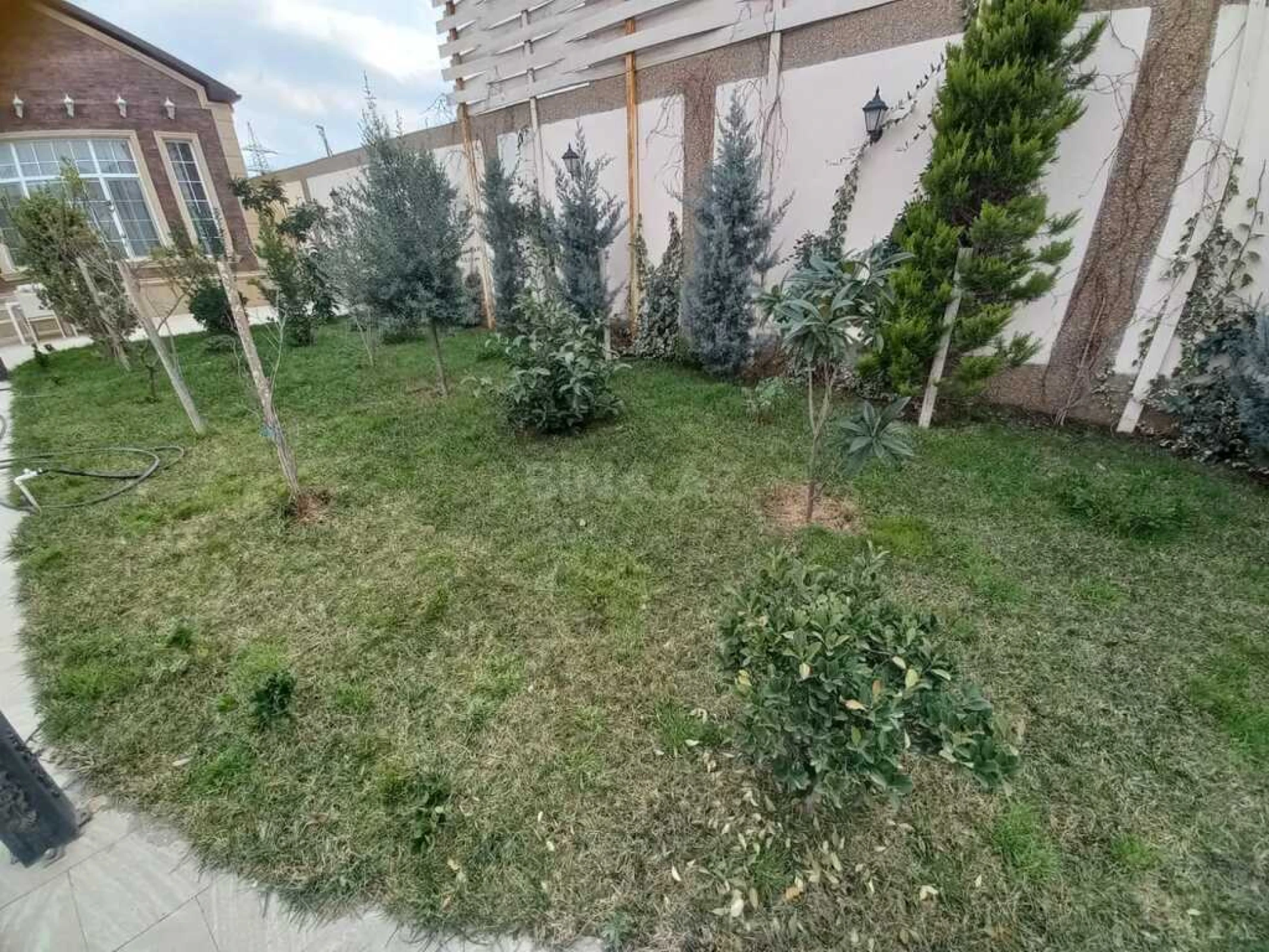 Satılır 4 otaqlı həyət evi 200 m²