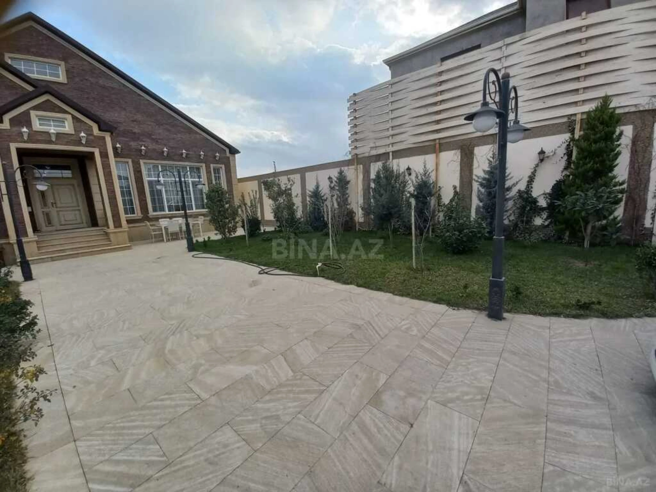 Satılır 4 otaqlı həyət evi 200 m²