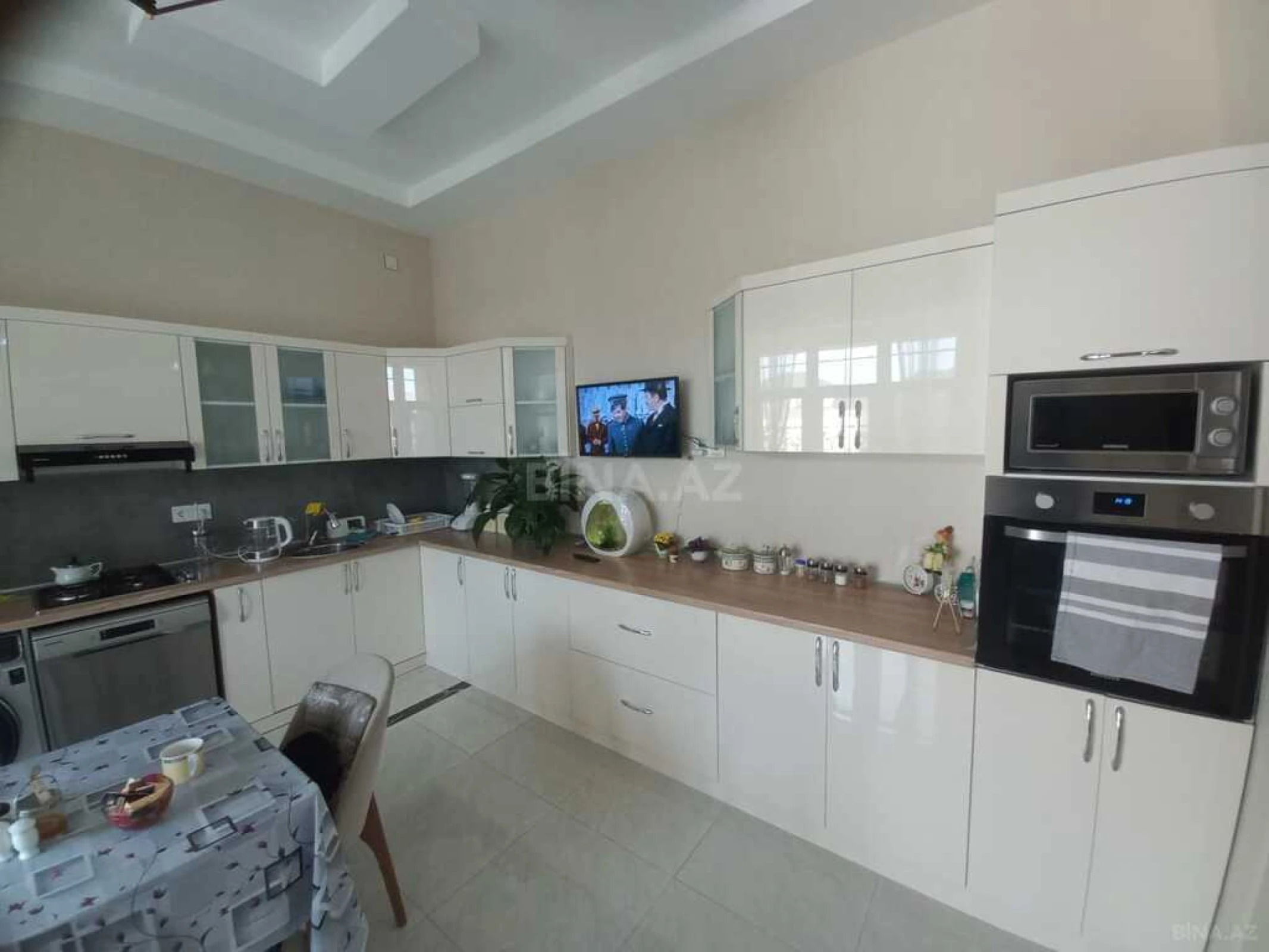 Satılır 4 otaqlı həyət evi 200 m²