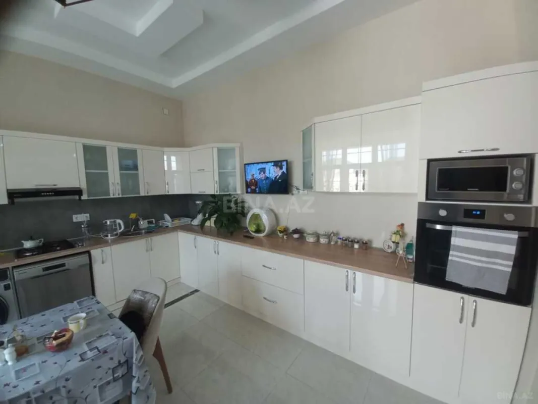 Satılır 4 otaqlı həyət evi 200 m²