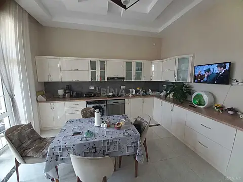 Satılır 4 otaqlı həyət evi 200 m²
