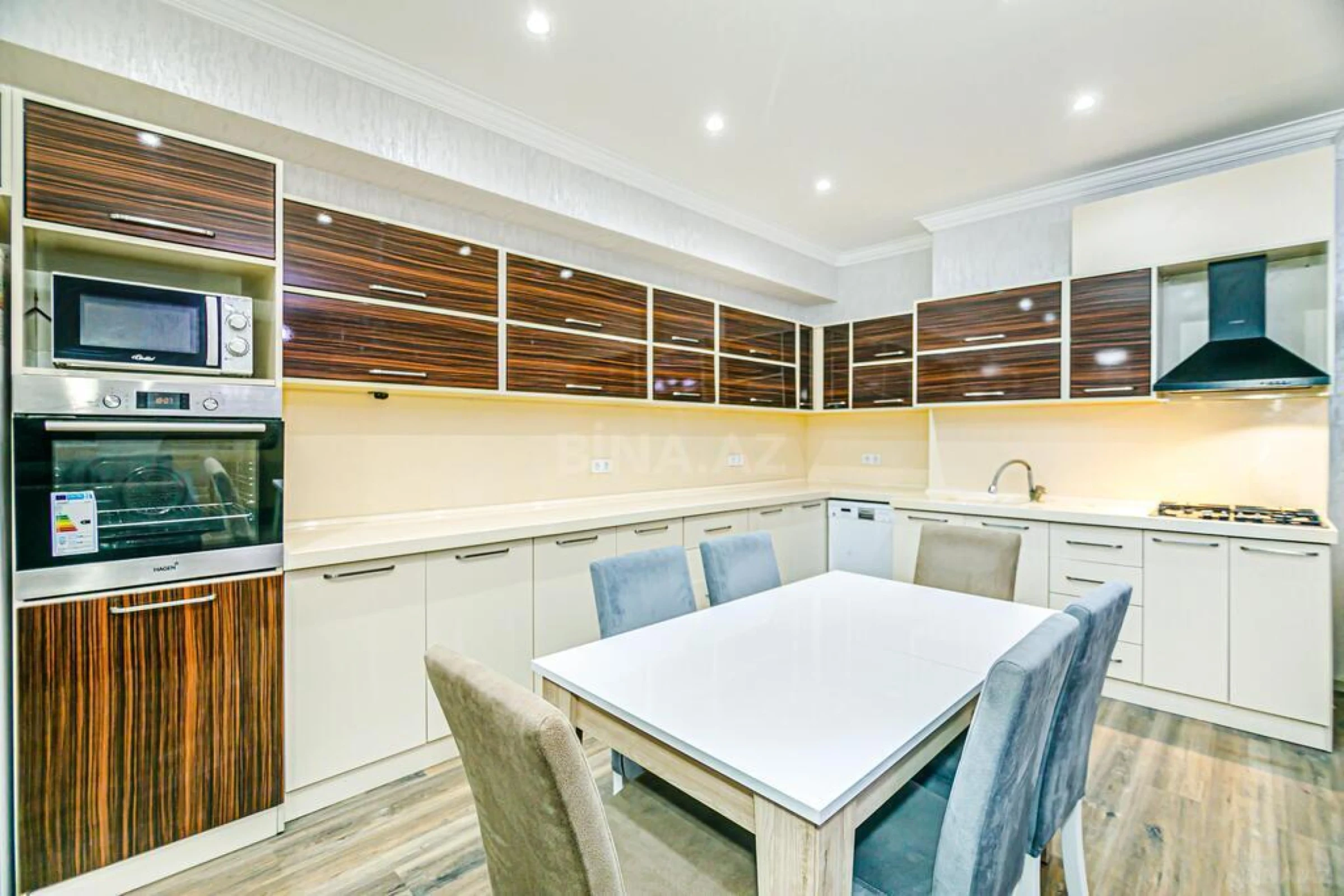 Kirayə verilir 3 otaqlı mənzil 145 m²