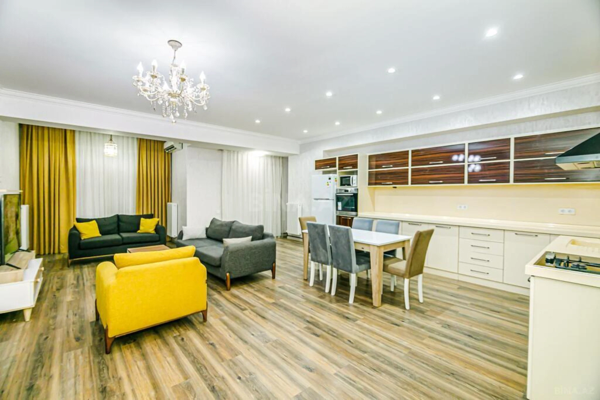 Kirayə verilir 3 otaqlı mənzil 145 m²