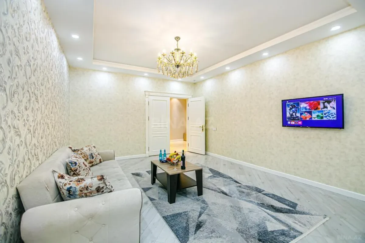 Kirayə verilir 2 otaqlı mənzil 105 m²