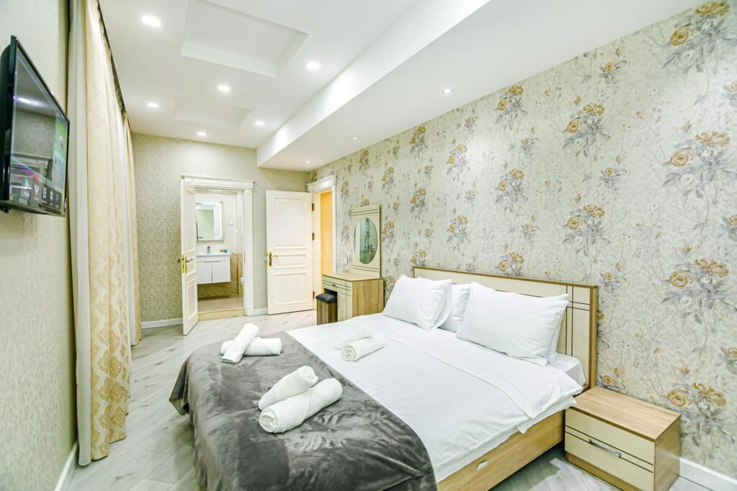 Kirayə verilir 2 otaqlı mənzil 105 m²
