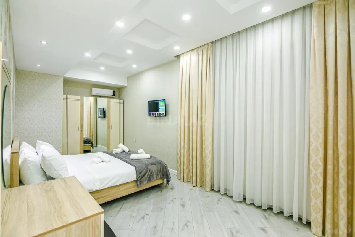 Kirayə verilir 2 otaqlı mənzil 105 m²