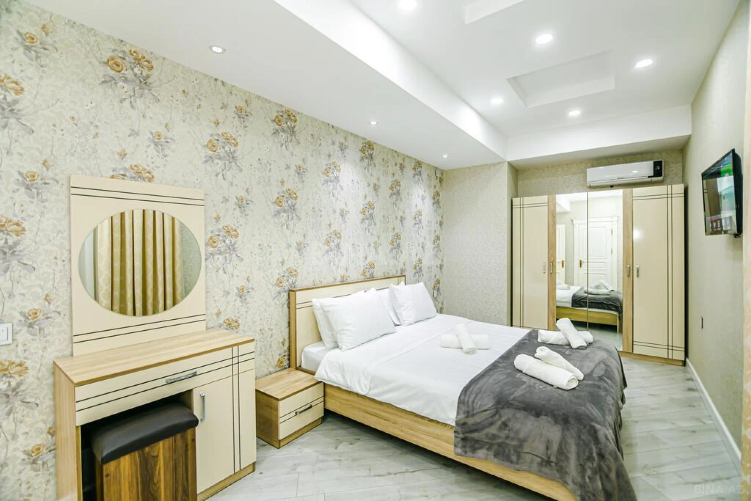 Kirayə verilir 2 otaqlı mənzil 105 m²