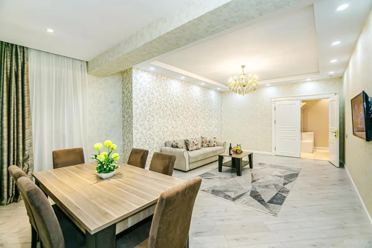 Kirayə verilir 2 otaqlı mənzil 105 m²