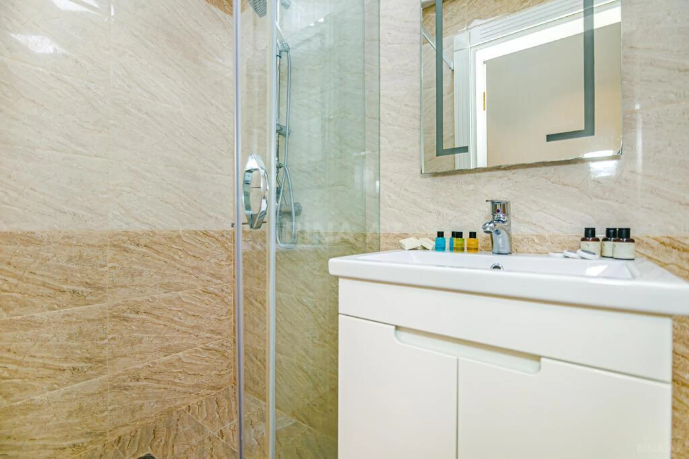 Kirayə verilir 2 otaqlı mənzil 105 m²