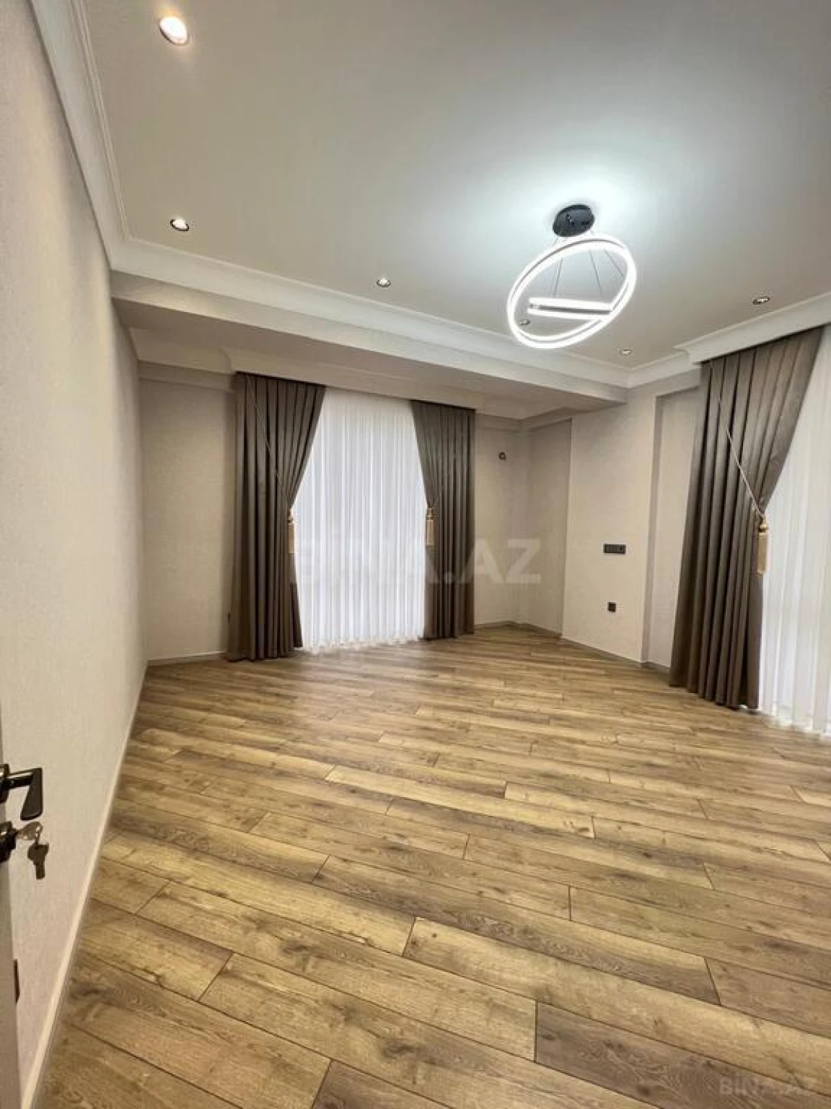 Satılır 2 otaqlı mənzil 68 m²