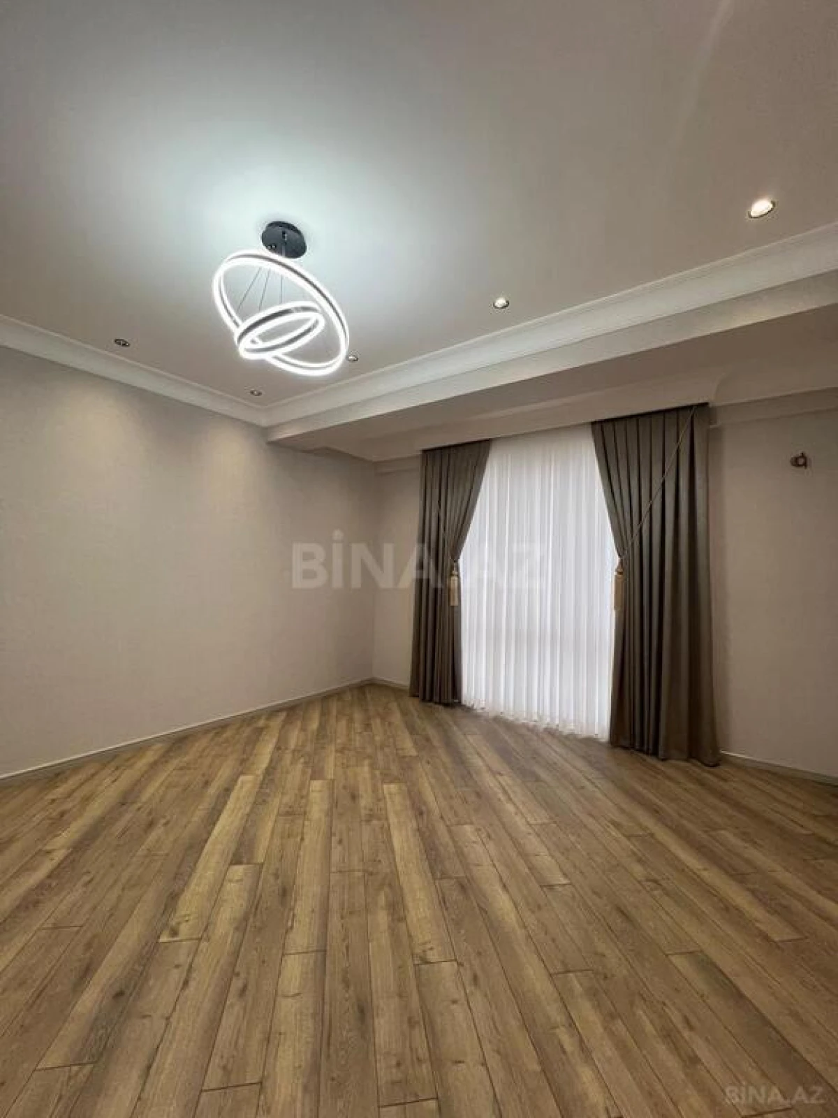 Satılır 2 otaqlı mənzil 68 m²