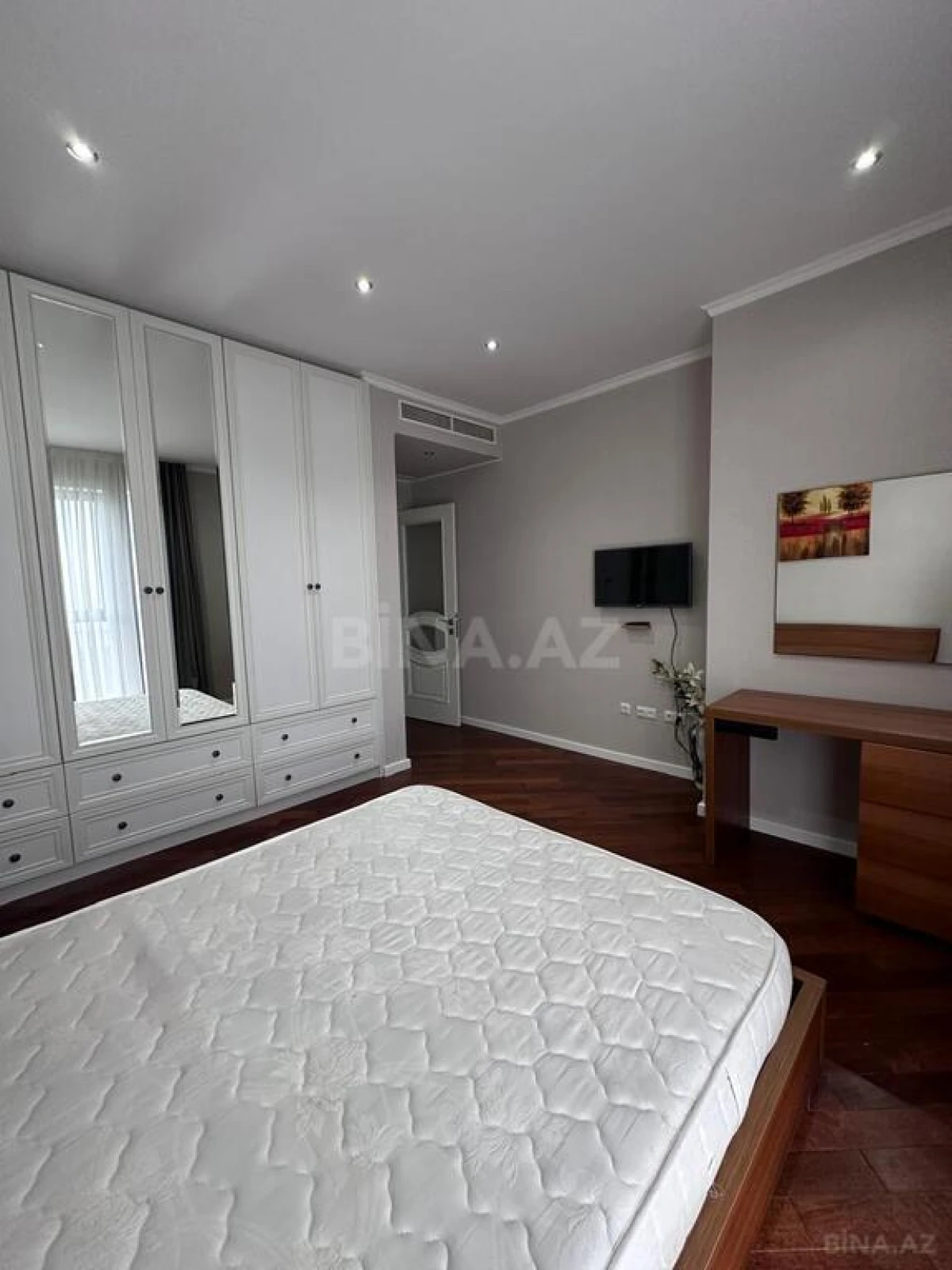 Kirayə verilir 3 otaqlı mənzil 125 m²