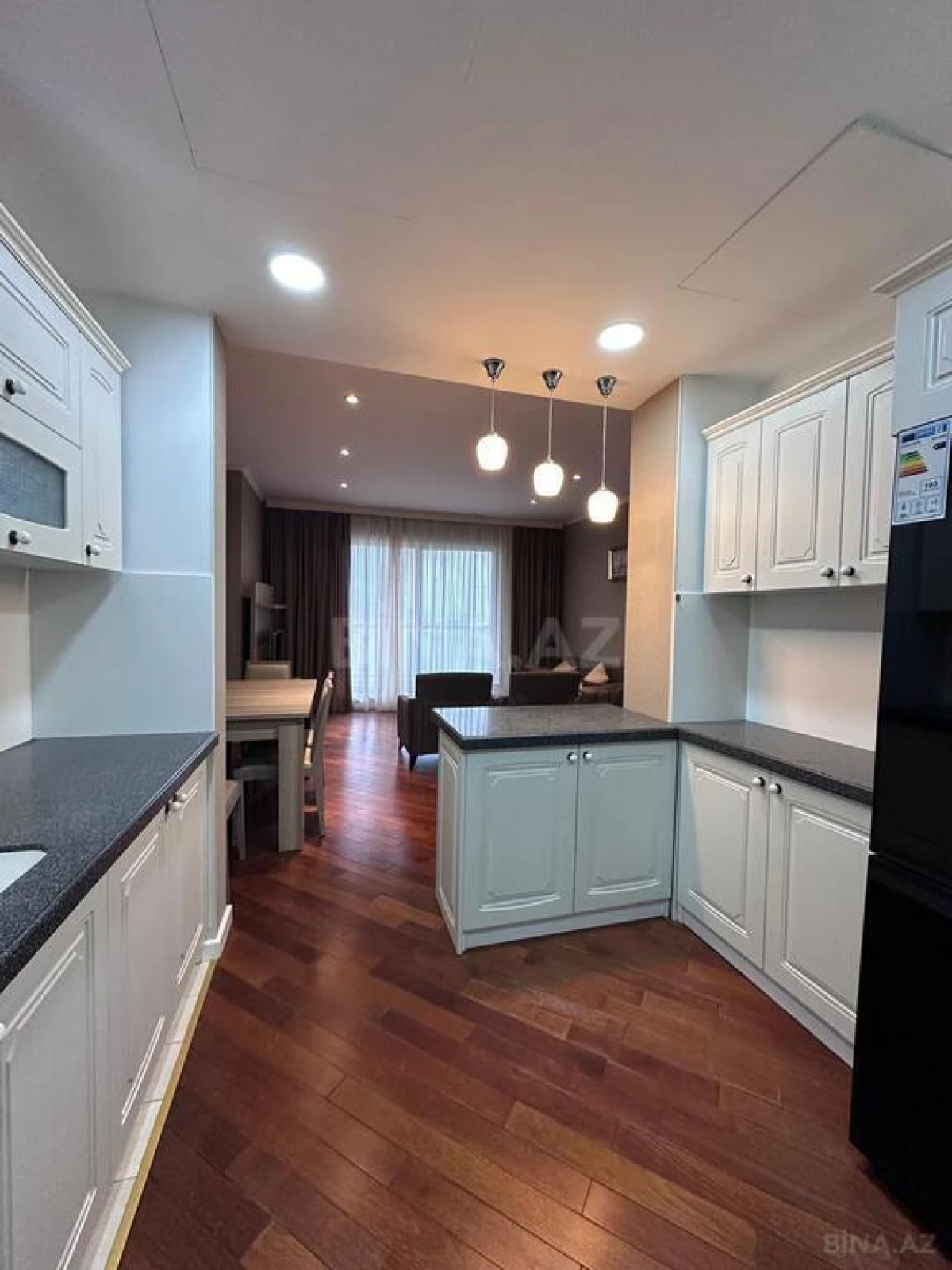 Kirayə verilir 3 otaqlı mənzil 125 m²