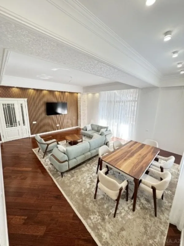 Kirayə verilir 4 otaqlı mənzil 187 m²