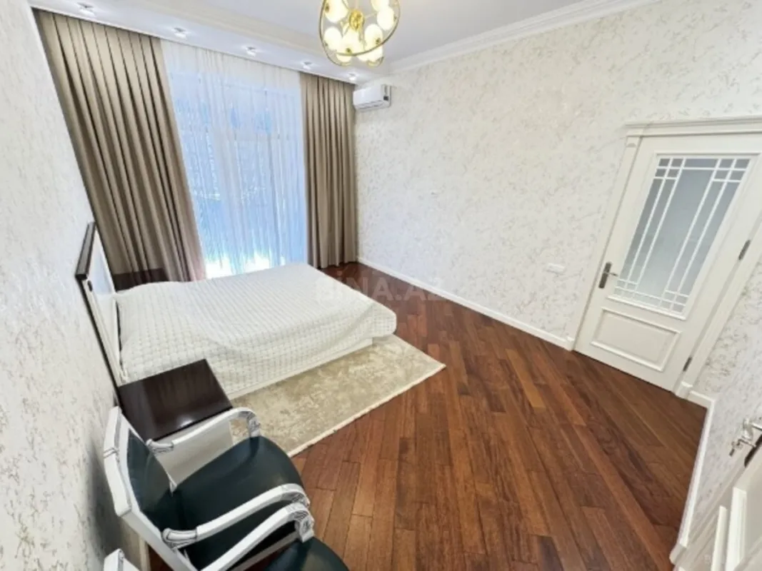 Kirayə verilir 4 otaqlı mənzil 187 m²