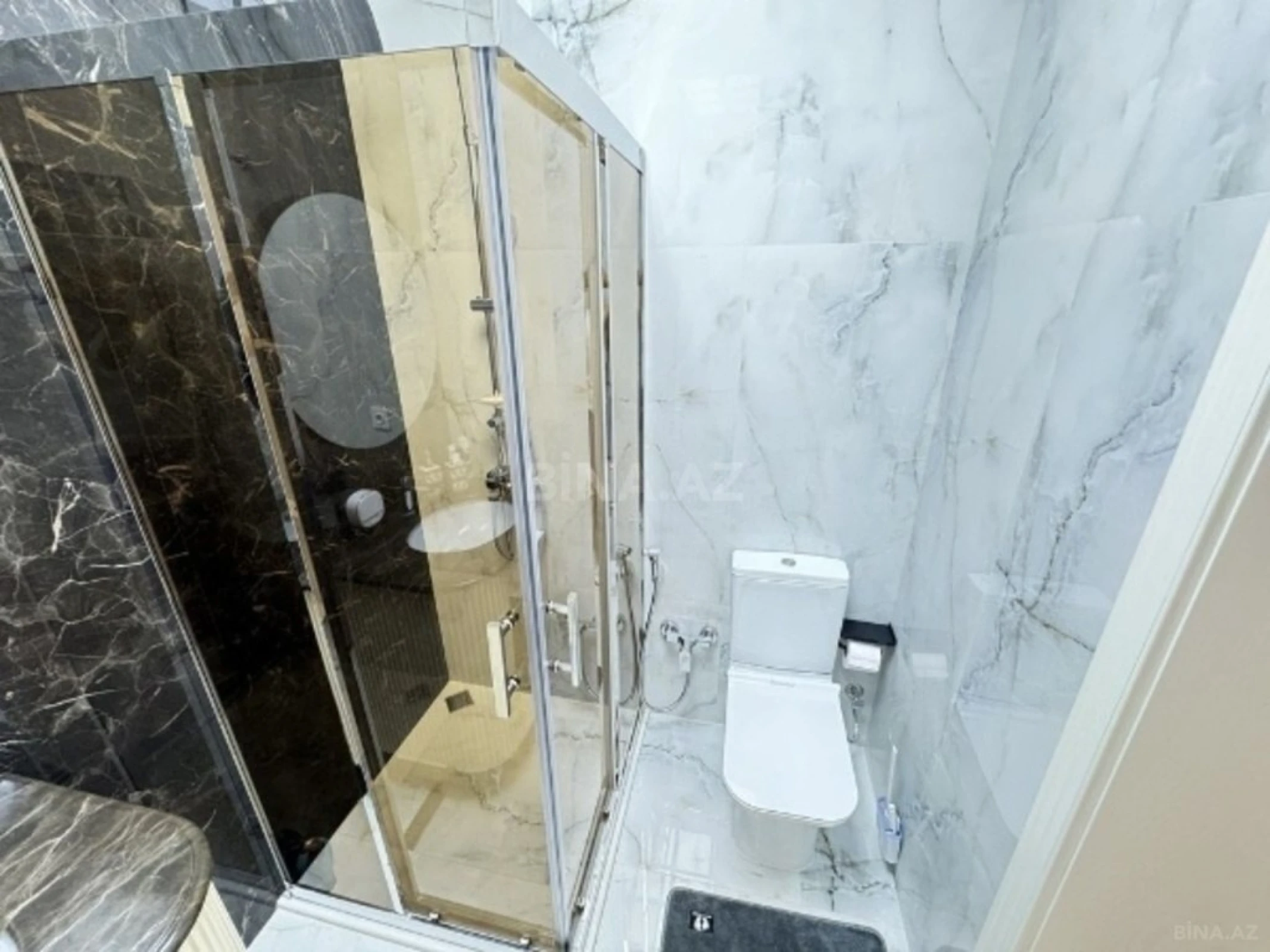 Kirayə verilir 4 otaqlı mənzil 187 m²