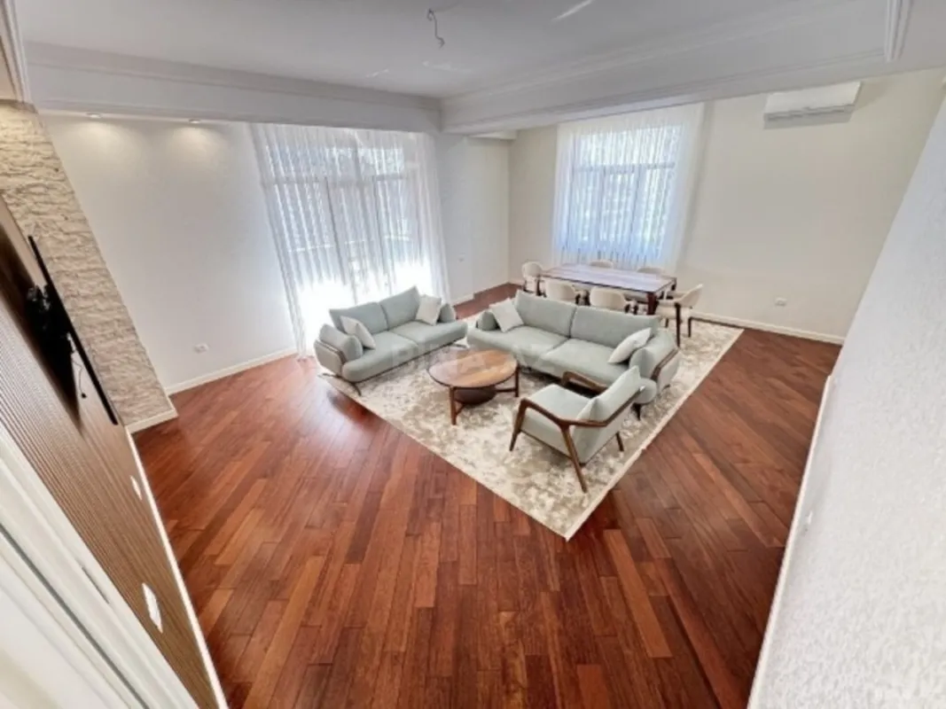 Kirayə verilir 4 otaqlı mənzil 187 m²