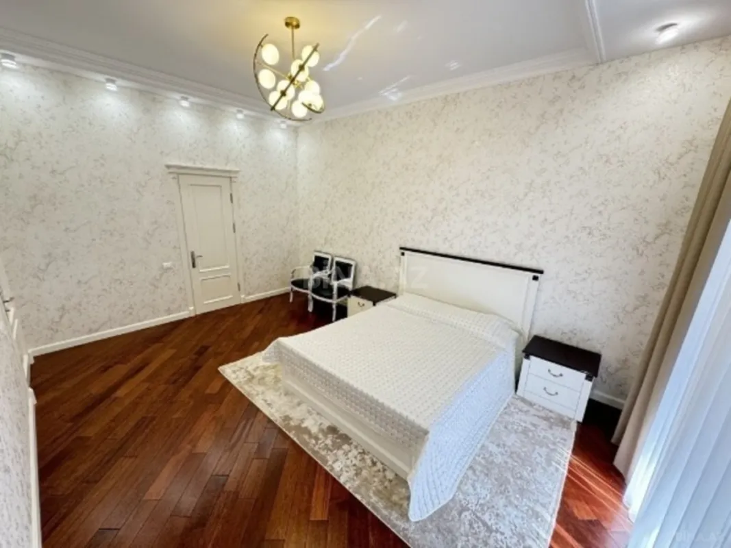 Kirayə verilir 4 otaqlı mənzil 187 m²