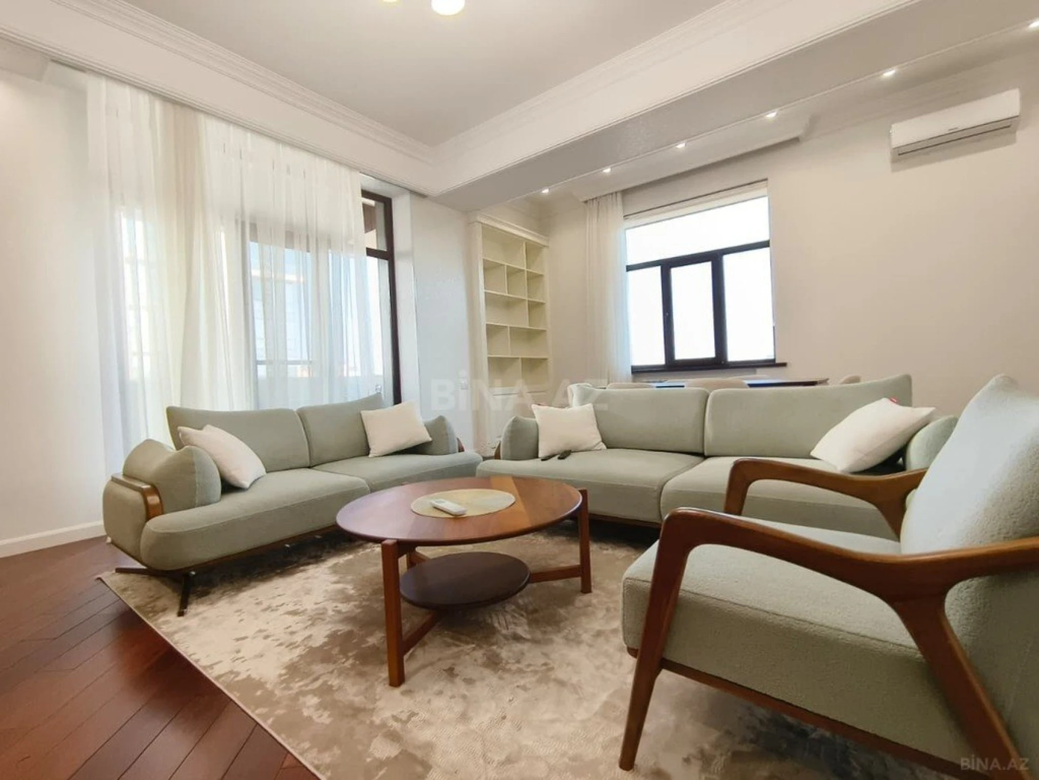 Kirayə verilir 4 otaqlı mənzil 187 m²