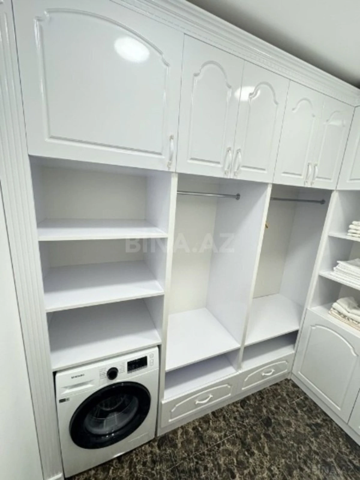Kirayə verilir 4 otaqlı mənzil 187 m²