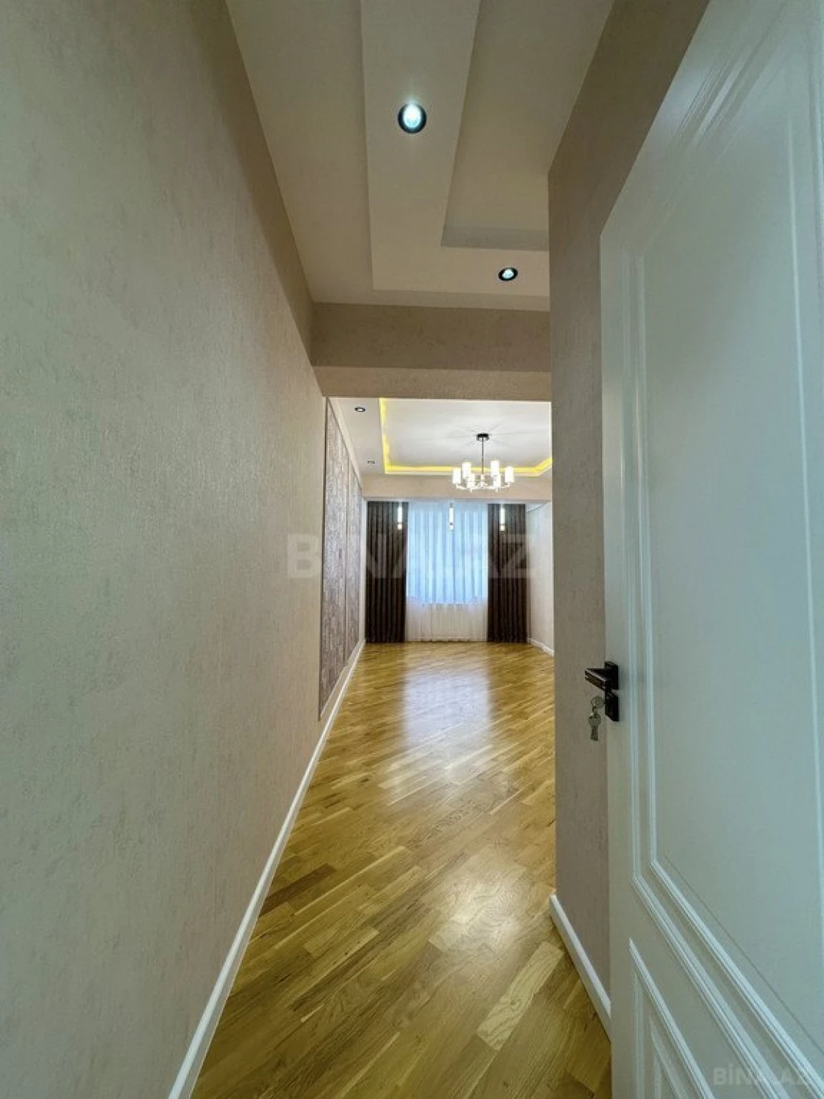 Satılır 4 otaqlı mənzil 155 m²