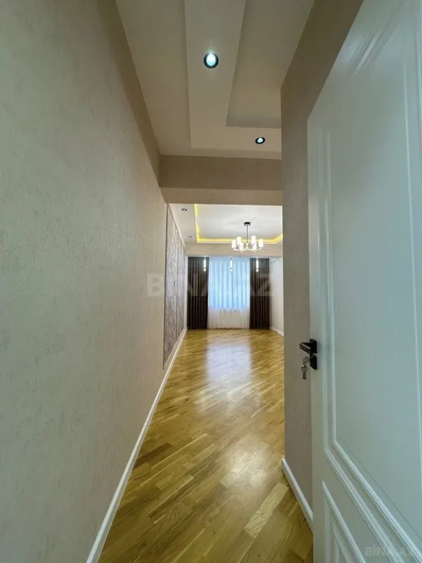 Satılır 4 otaqlı mənzil 155 m²