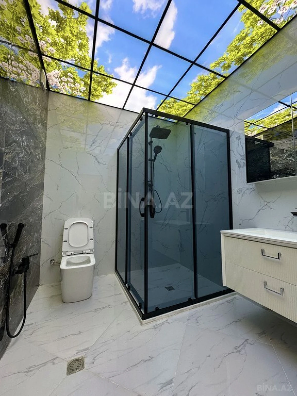 Satılır 4 otaqlı mənzil 155 m²