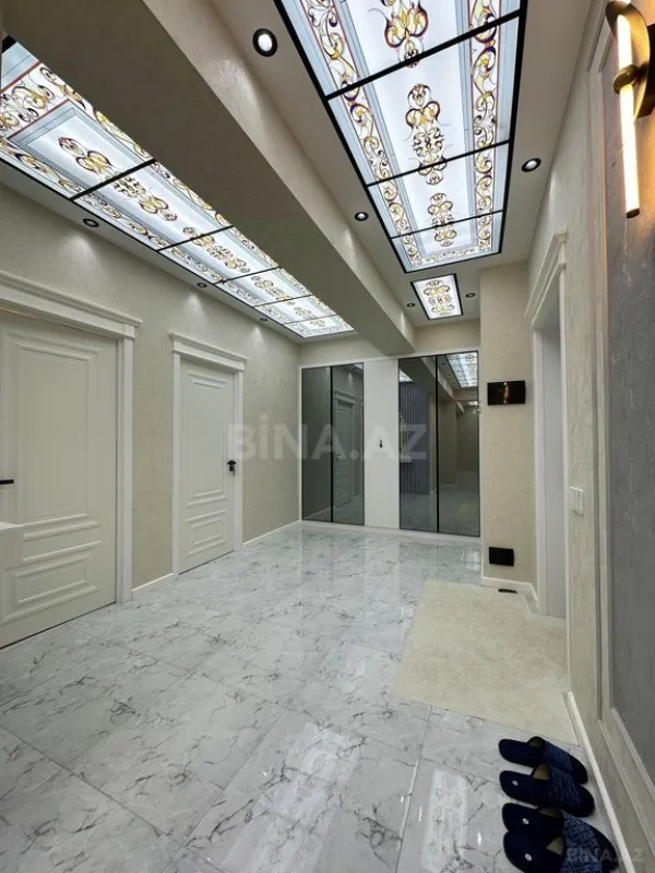 Satılır 4 otaqlı mənzil 155 m²