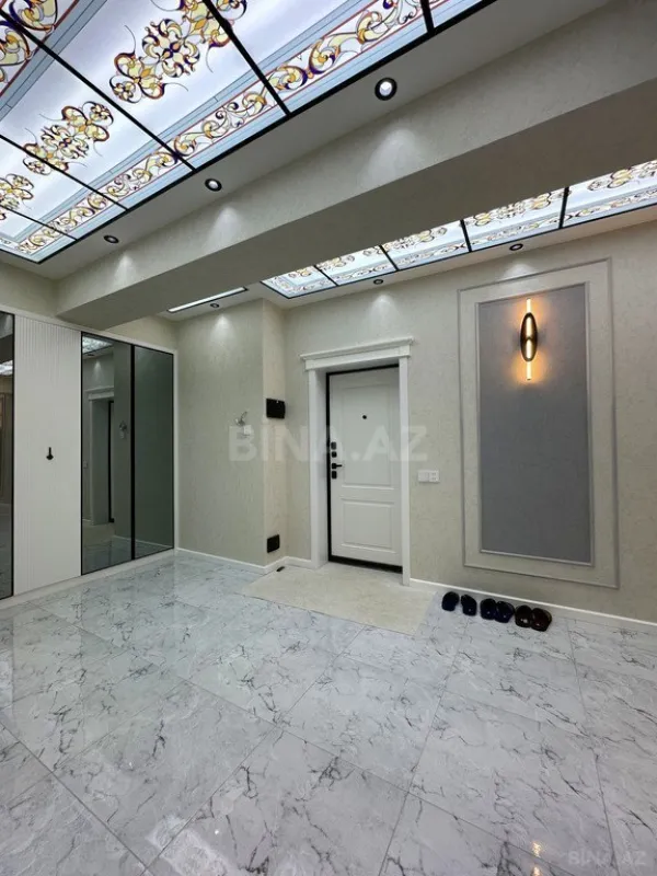 Satılır 4 otaqlı mənzil 155 m²