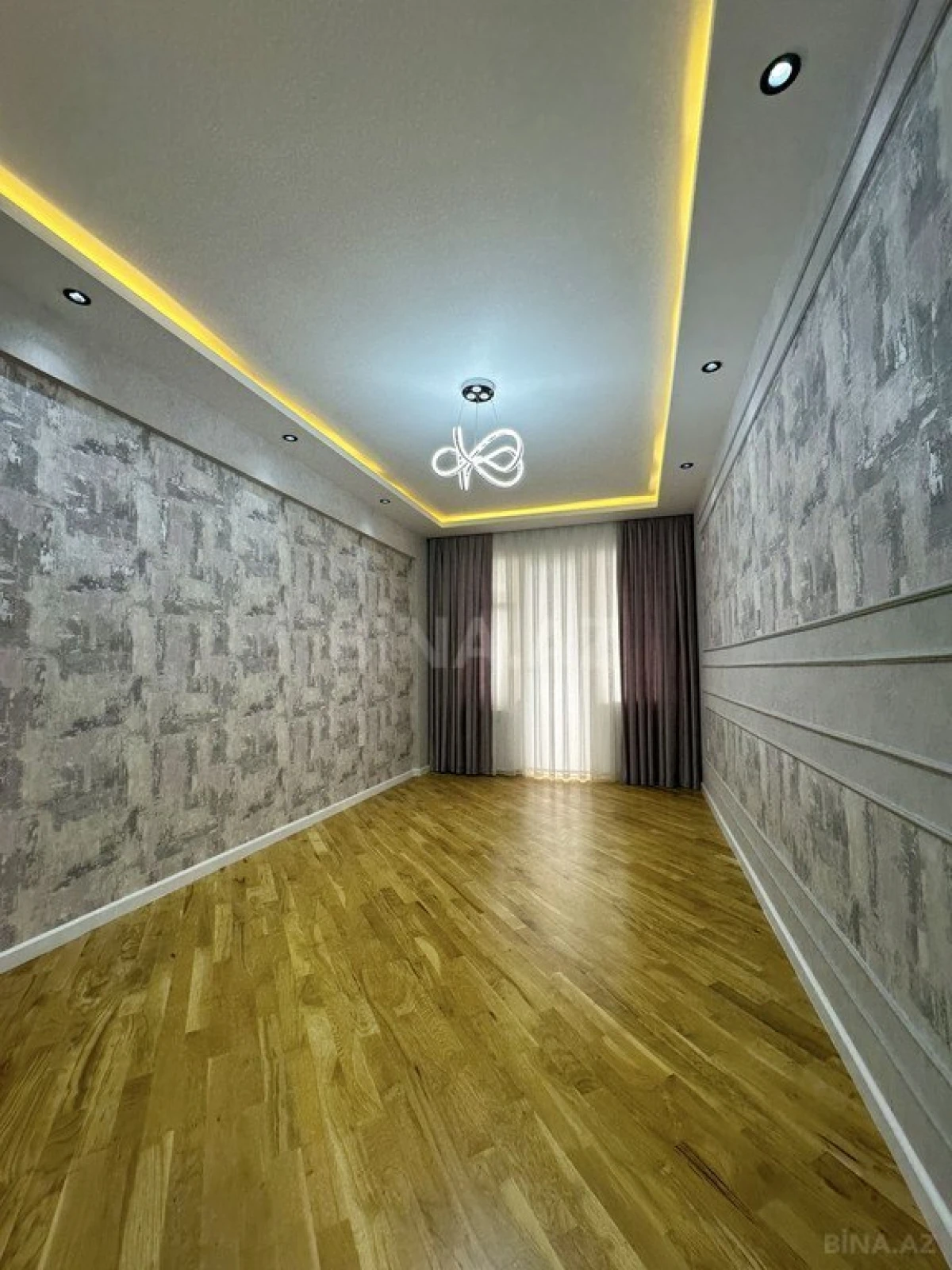 Satılır 4 otaqlı mənzil 155 m²