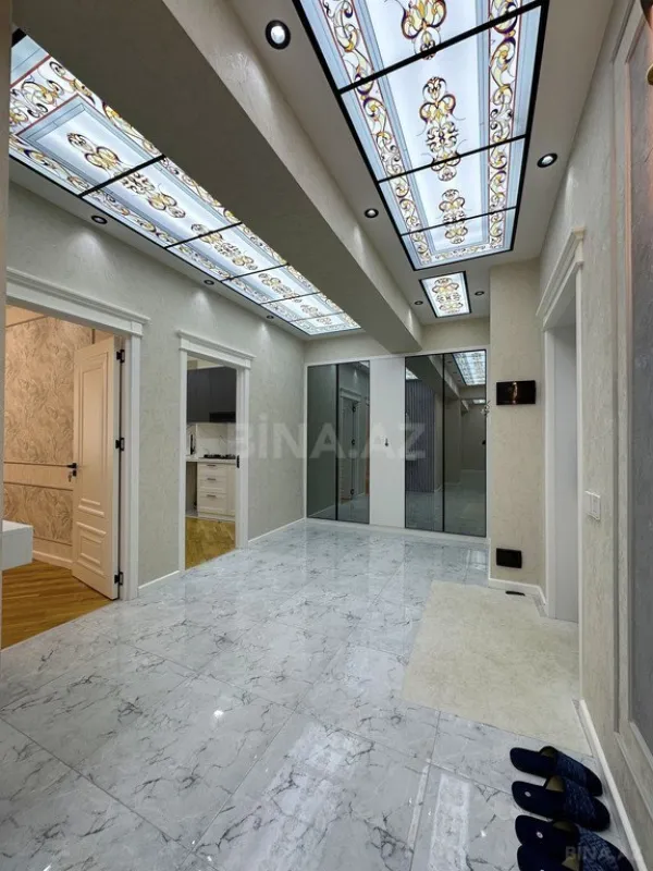 Satılır 4 otaqlı mənzil 155 m²